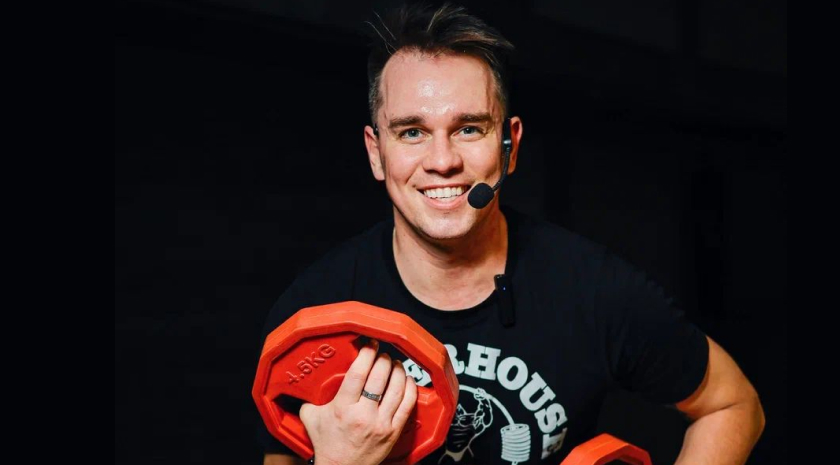 Утренние тренировки с тренером: помогают проснуться, заряжают энергией и входят в абонемент