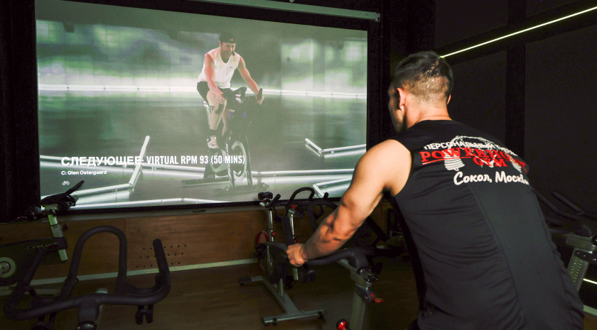 Сайкл в начале дня — тренируйтесь перед работой с топовыми тренерами. Сайкл входит в абонемент