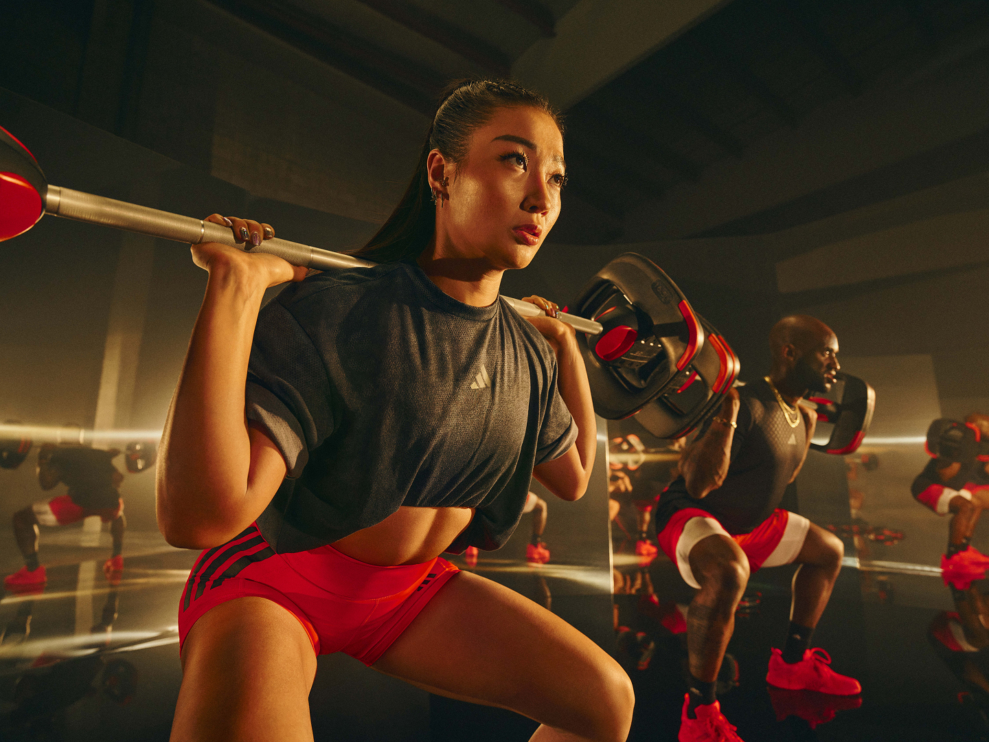 Как приседать: садиться глубже или добавлять вес?